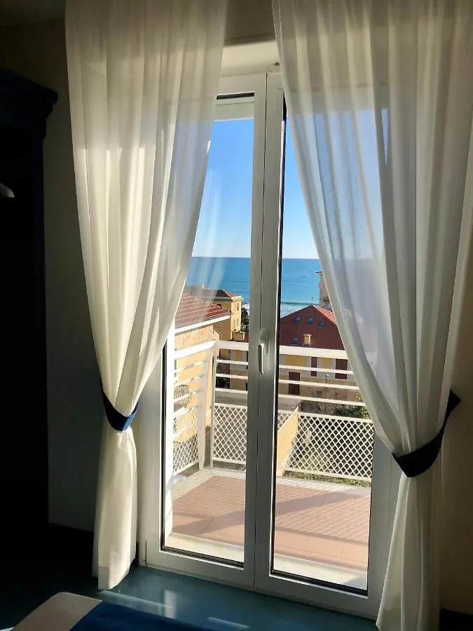 Mh Hotel ואראצה