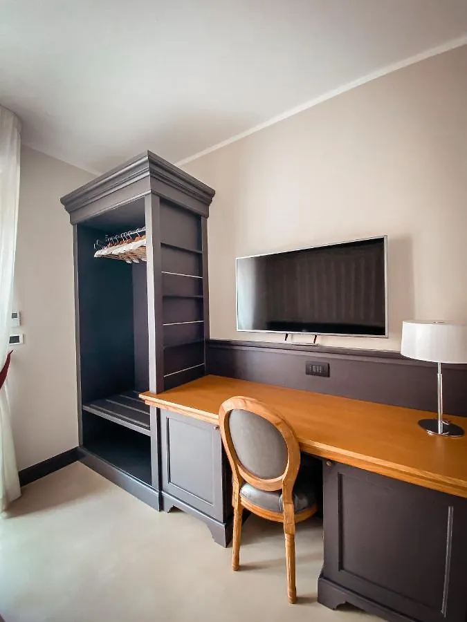 Mh Hotel ואראצה