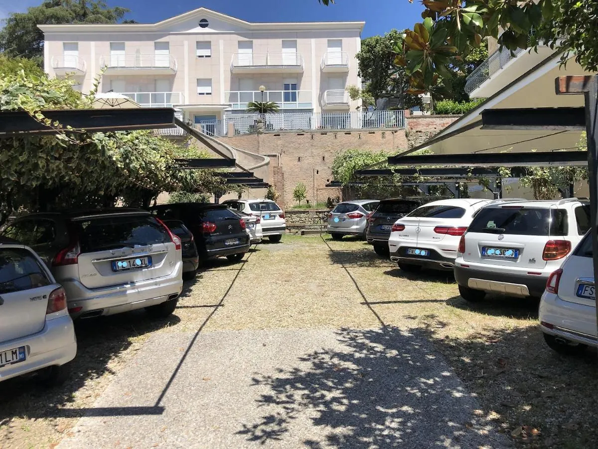 Mh Hotel ואראצה